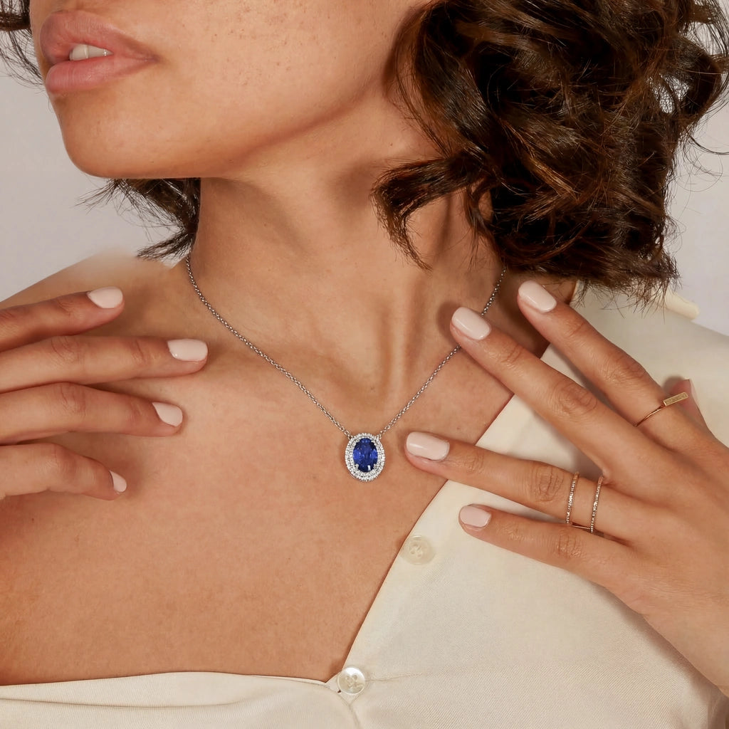 Pendant Necklace - Ovale by Elysia , ultra-light pure titanium for all-day comfort, shower-safe and sweat-proof.